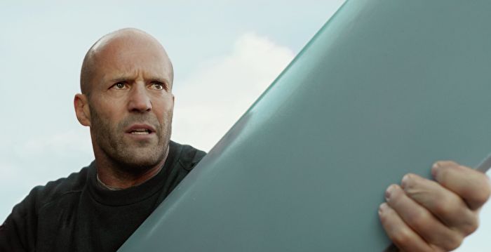 《巨齿鲨2：海沟深渊》在台上映 幕后花絮公开