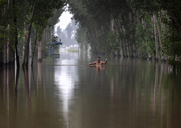 2023年8月3日，河北涿州洪災現場。（Kevin Frayer/Getty Images）