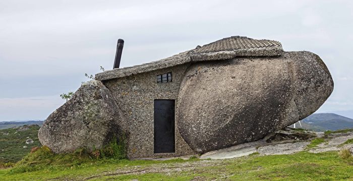 组图：葡萄牙一座独特的“石屋” 风靡全球