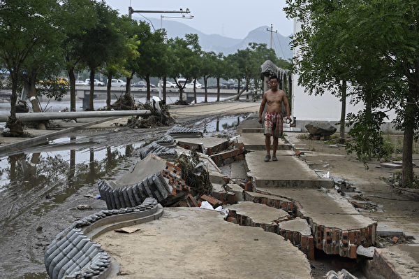 2023年8月3日，北京洪水过境后当地状况。（JADE GAO/AFP via Getty Images）