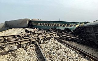 巴基斯坦火车脱轨 至少30死100伤