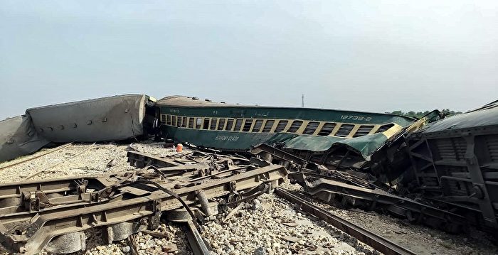 巴基斯坦火车脱轨 至少19死50伤