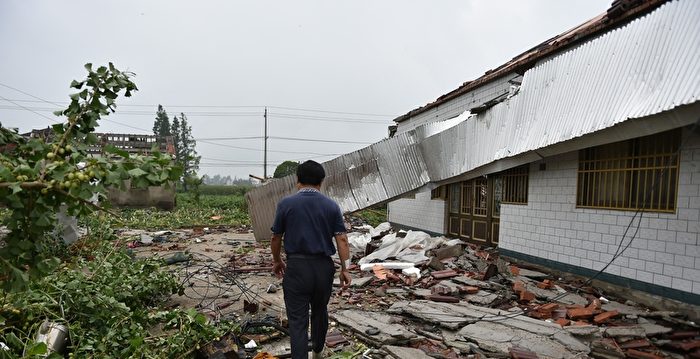 组图：龙卷风袭击江苏盐城 掀翻房屋和汽车