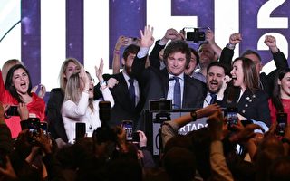 阿根廷总统初选 极右翼经济学家意外胜出