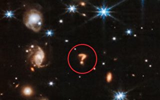 NASA拍摄年轻恒星 问号状神秘天体入镜