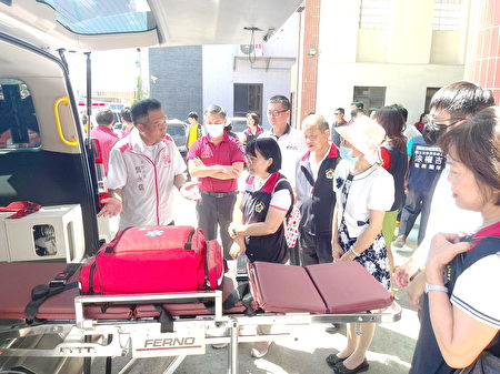 桃園消防局長龔永信表示，獲配新式救護車，期許同仁能如虎添翼，挽救更多寶貴的性命。