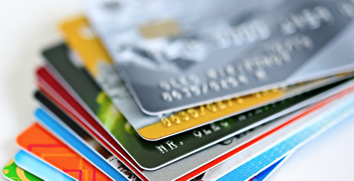 消费疲软 中国信用卡业务萎缩 发卡量减少