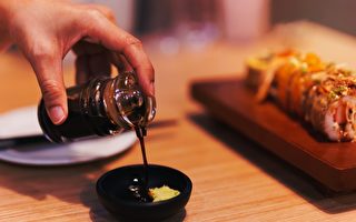 【健康1+1】化学酱油含致癌物 手机一照可分辨