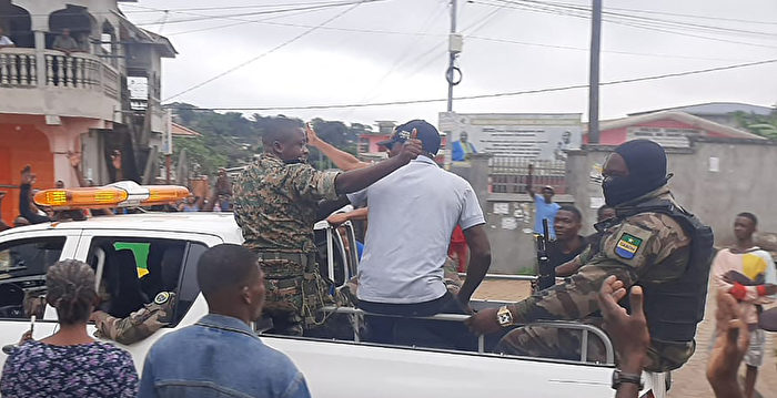 加蓬军官宣布夺取政权 解散所有国家机构