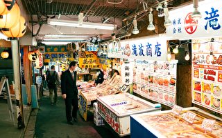 美驻日大使访福岛 吃海鲜 支持日本