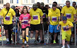 組圖：遭俄烏戰爭砲擊 受害者戴假肢參加馬拉松賽