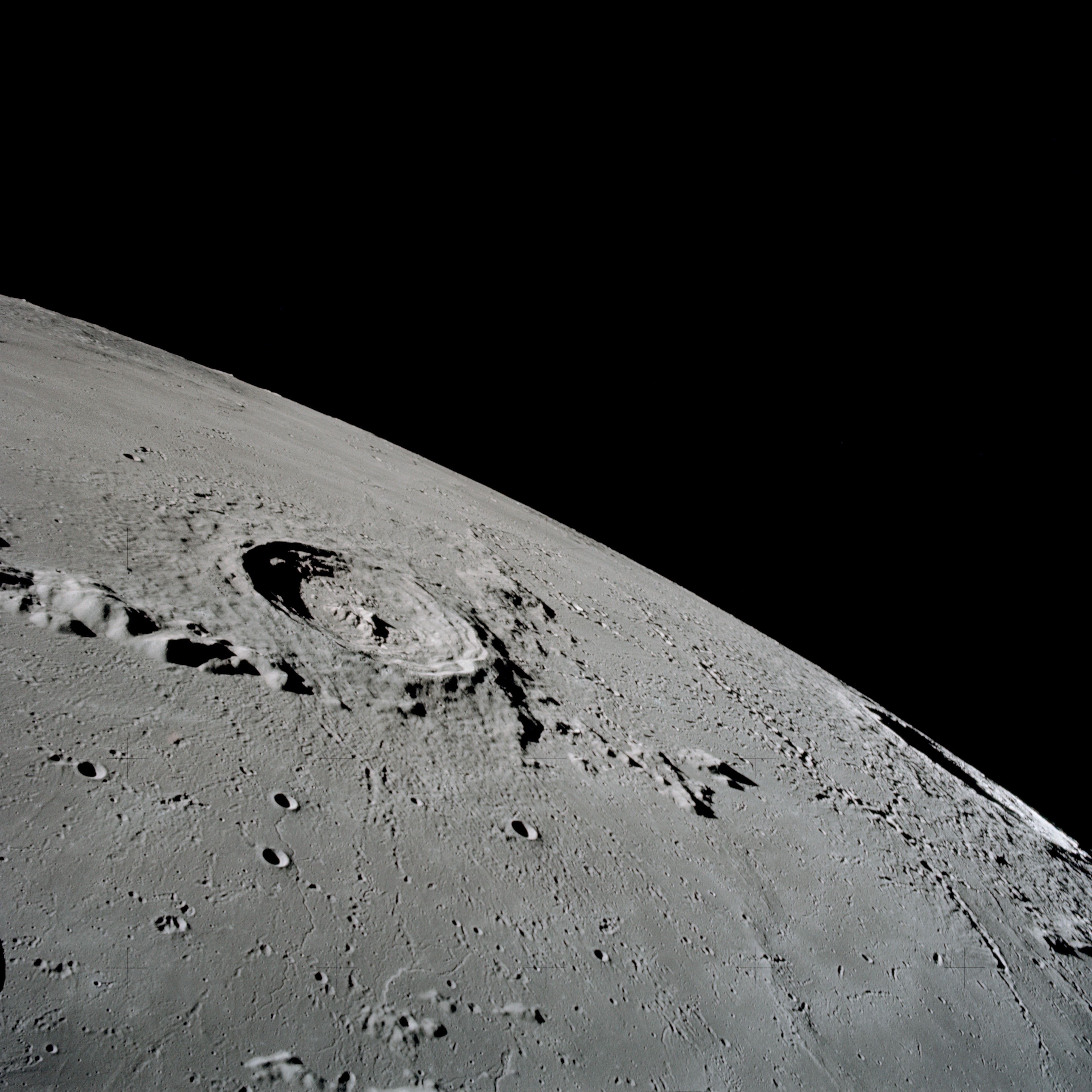 阿波羅12號拍攝到的厄拉多塞隕石坑。(NASA)