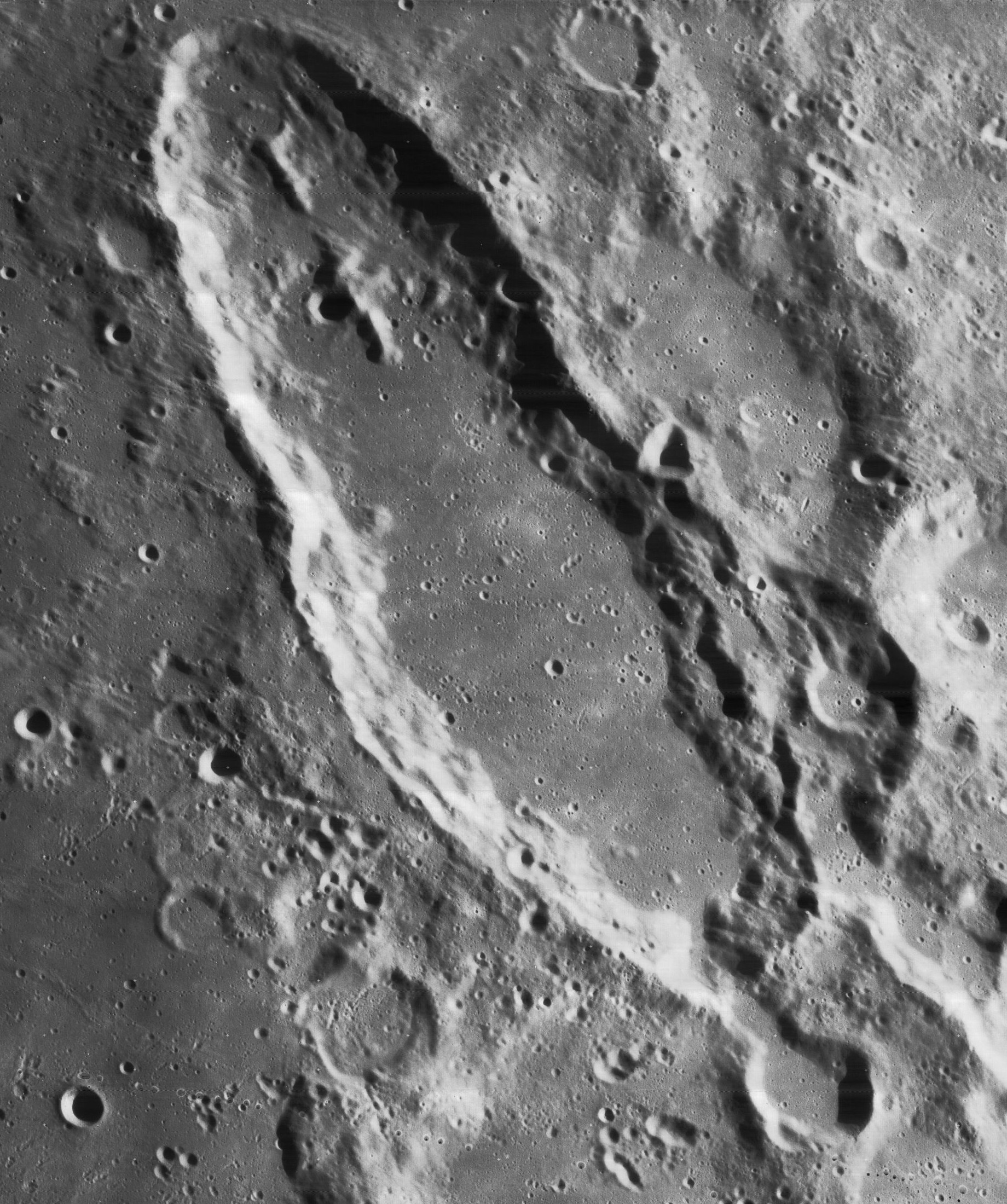 月球軌道器4號拍攝到的席勒隕石坑。(James Stuby/NASA)