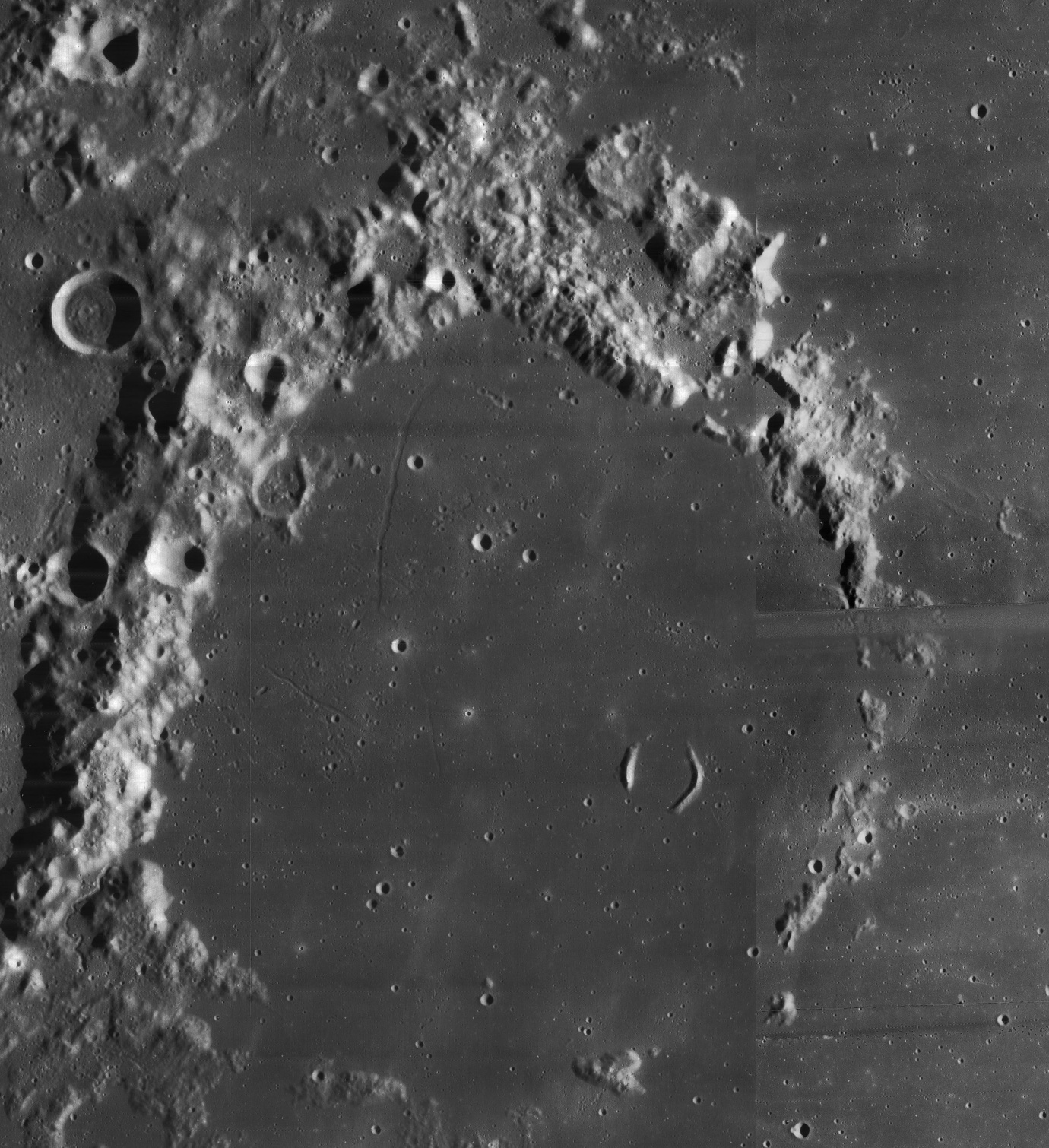 月球軌道器4號拍攝到的愛丁頓環形山。(James Stuby/NASA)