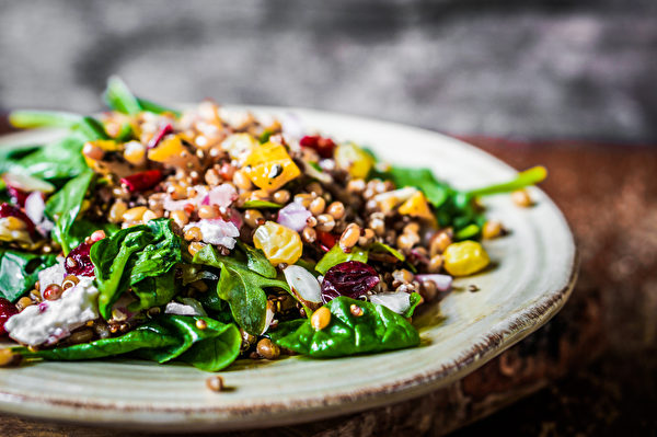 Healthy Salad With Spinach Quinoa And Roasted Vegetables