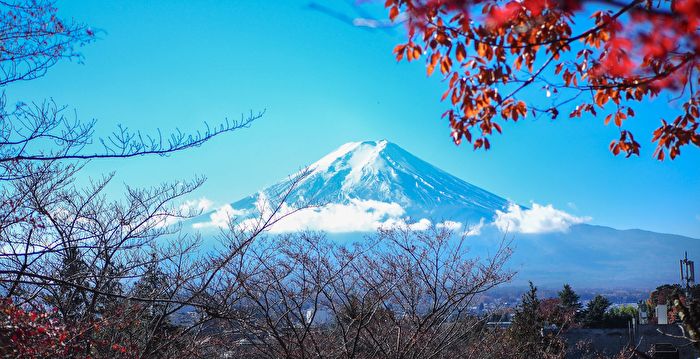 日本80岁老翁登顶2230次 富士山为何吸引人？