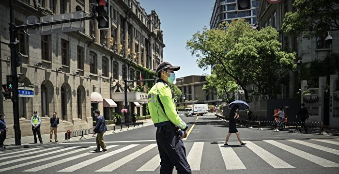 上海各大儿科医院排队看病 单日近千人输液