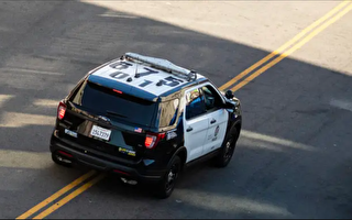 南洛杉矶超速司机撞向巡警 在警方开枪后逃跑