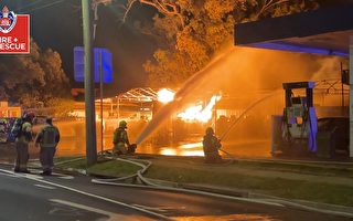 西悉尼加油站在熱浪中起火爆炸