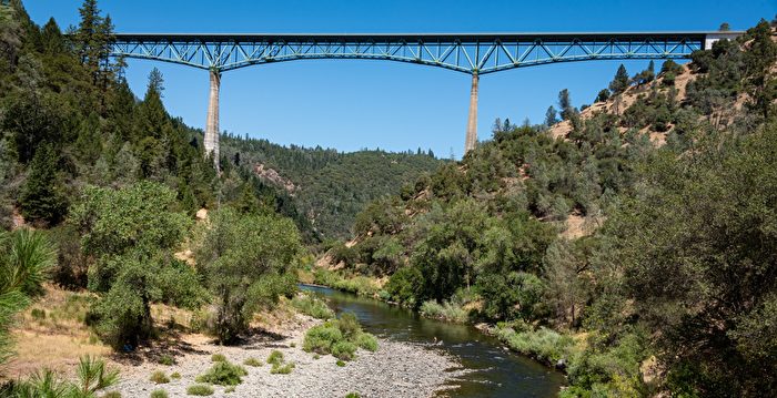 悬吊在加州最高大桥上的少年获救