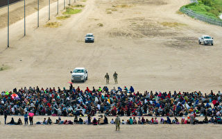 美墨邊境8月逮捕23.3萬非法移民 創新高