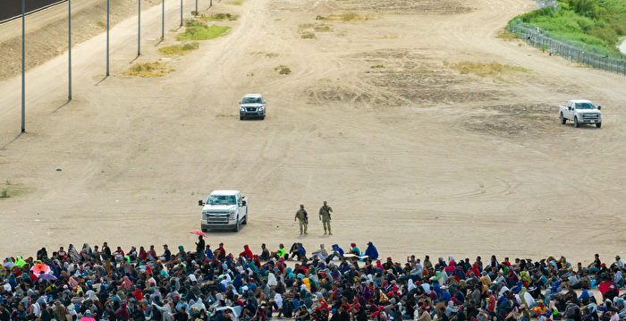 美墨边境8月逮捕23.3万非法移民 月增27%