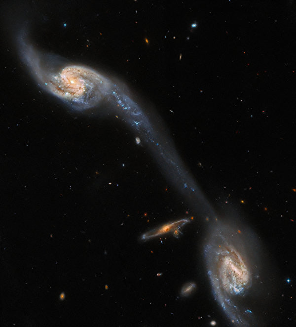 Hubble cattura due galassie che si fondono  NASA |  collisione |  Telescopio spaziale Hubble