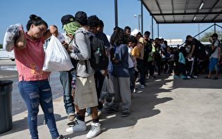 墨西哥重新安置數千移民 緩解南部邊境壓力