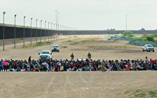 非法移民激增 使10億美元貨物滯留美墨邊境
