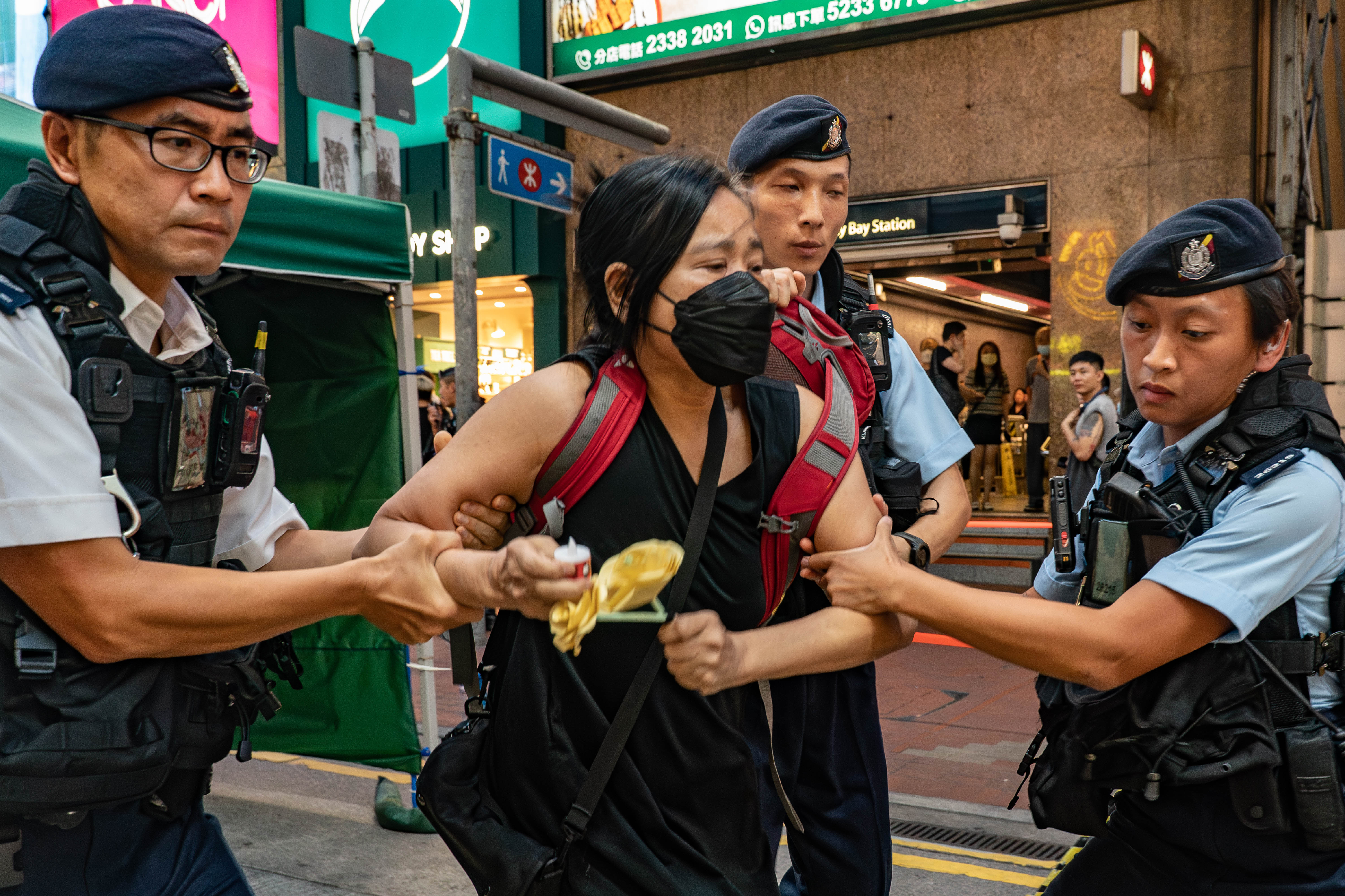 香港警察・香港特別行政区ピンバッチ 📣📣特別 #PSA 團📣📣 《PSA 簽名系列 - 渡邊けんじ》 #數碼暴龍 設計