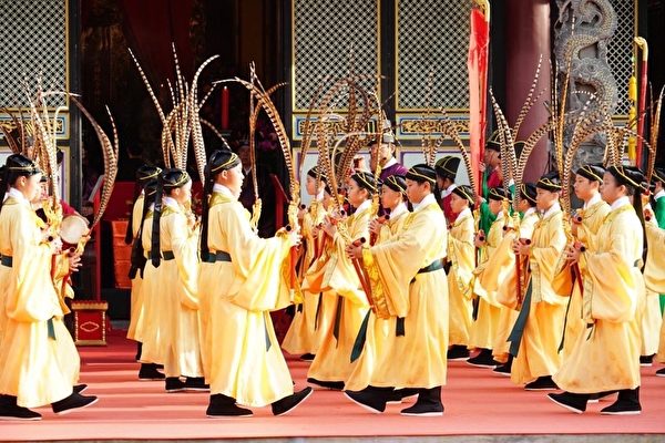 组图：台湾各地举行祭孔大典 庆祝教师节