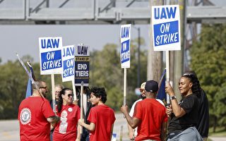 美UAW宣布扩大对福特和通用汽车罢工