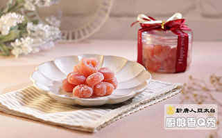 【厨娘香Q秀】草莓藏心软糖和腰果杏仁坚果棒