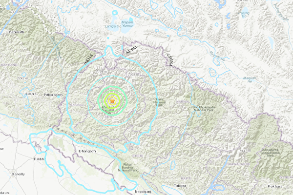 尼泊尔遭两起地震袭击 至少11伤