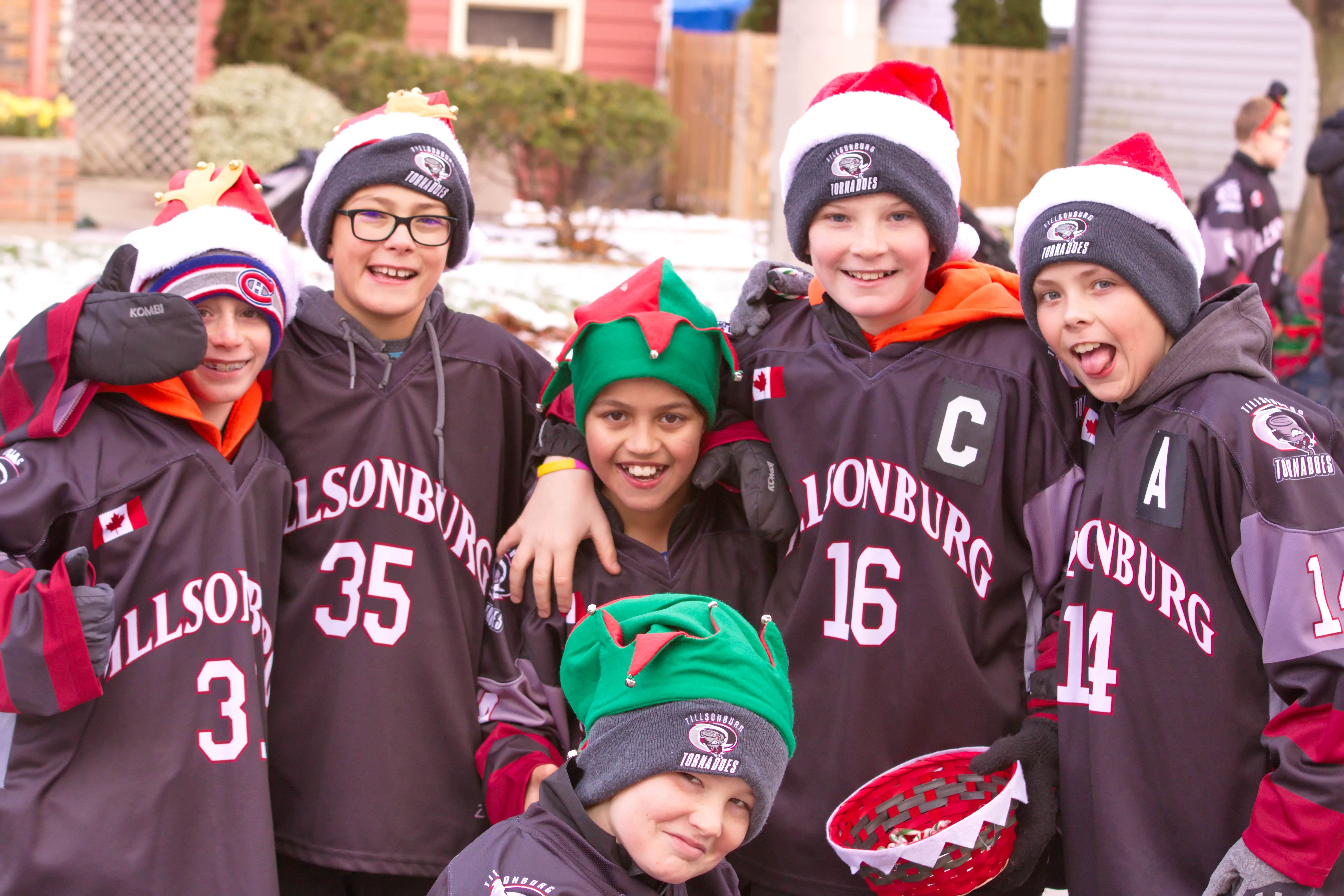 加拿大冰球协会要求少儿冰球队员穿打底衣| 大纪元