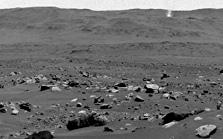 NASA毅力号探测器拍到200英尺宽火星尘卷风