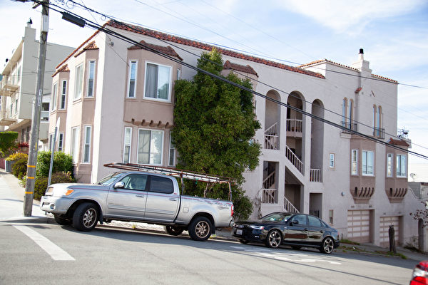 驾车撞入旧金山中领馆的男子身份被确认