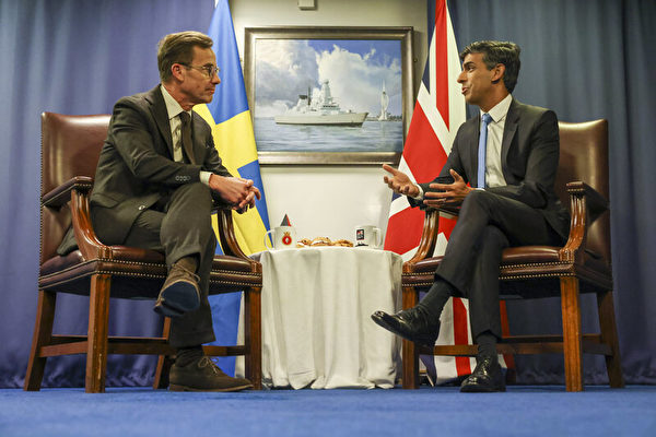 英国瑞典领袖防空驱逐舰会谈 讨论安全合作
