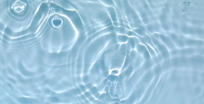 美国女子罹患罕见“水过敏” 不能喝水洗澡