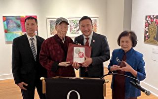 98岁文学大师王鼎钧 获皇后学院颁终身成就奖