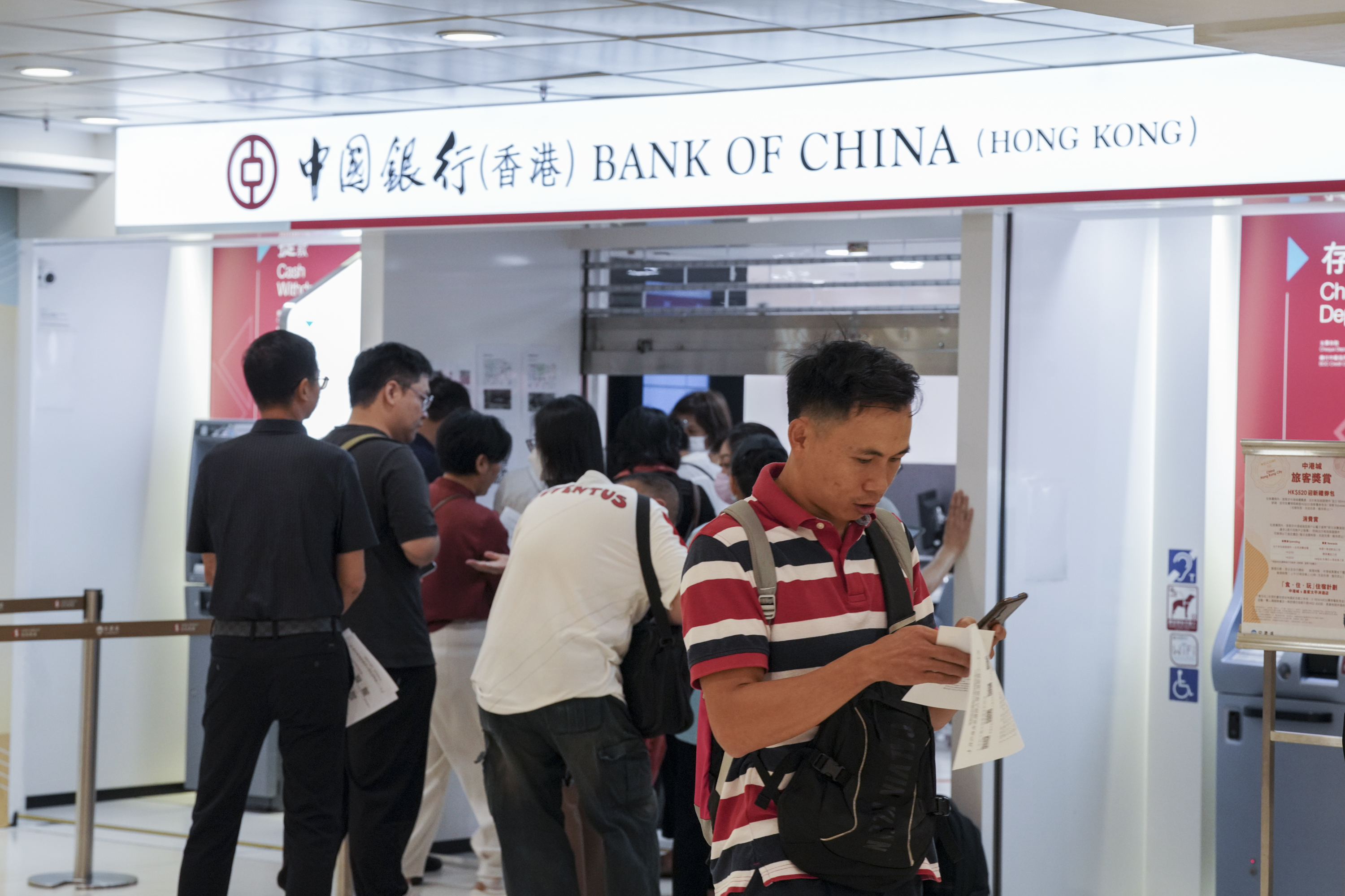 金条海外购房香港开户中国富人资金外流| 大纪元