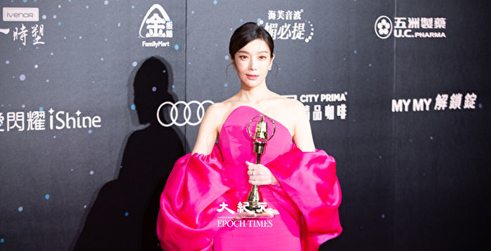 蔡淑臻演“小刘”医生 荣获金钟58最佳女主角