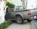 皮卡車多處肇事逃逸後 衝入舊金山家具店