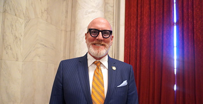 美委员会委员：支持中国人退党 追求自由