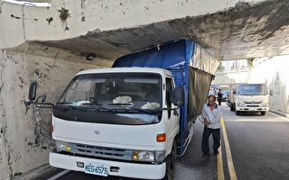 桃園平鎮區發生2起未注意地下道限高事故