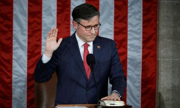 不寻常的众议长之路 约翰逊信仰虔诚不树敌