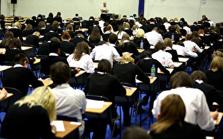 英国部分GCSE和A-level考试将转入网上