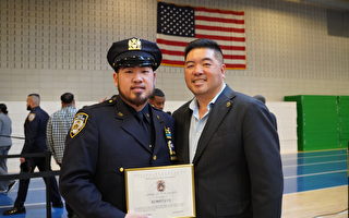 華警美談 紐約市新科華裔警探繼承父親警盾號