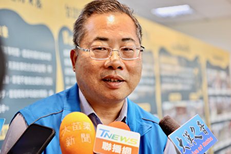 縣府祕書長陳斌山以生澀的台語表示,台語是重要國家語言之一,文化部與縣府都相當重視,合作推動國家語言整體發展計畫,結合竹南、後龍、通霄及苑裡鎮公所,藉由圖書館說故事、五感體驗和趣味DIY活動,衛生所也致力營造台語友善環境,以台語看診及服務鄉親,讓母語以生動活潑方式走進日常生活。