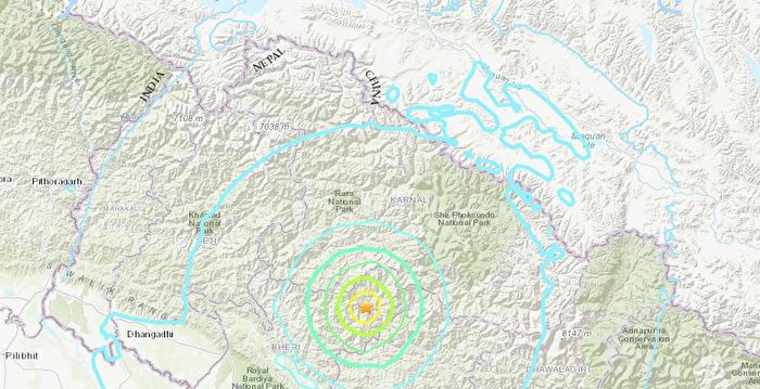 尼泊尔地震酿近百伤亡 印度有震感